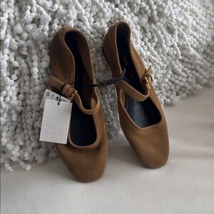 Zara Tan Mary Jane Shoes brand new suede